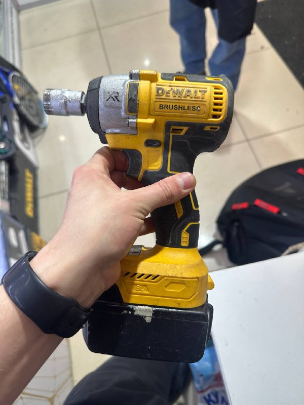 Гайковерт DeWALT 600N.in
