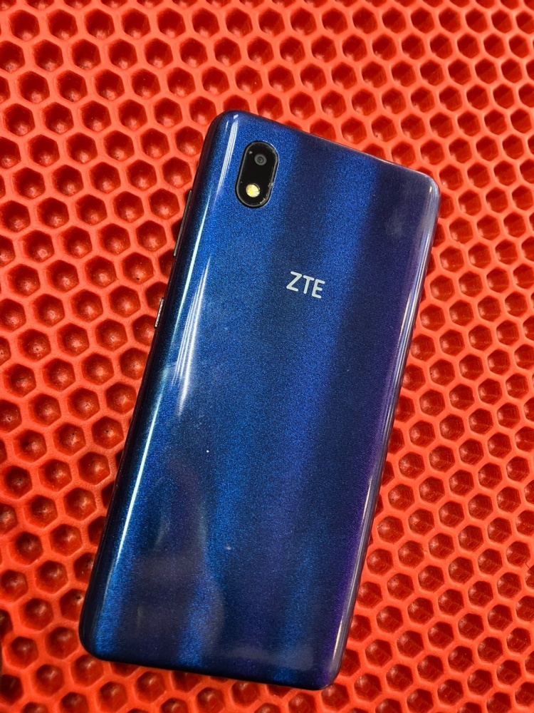 Мобильный телефон ZTE Blade A3