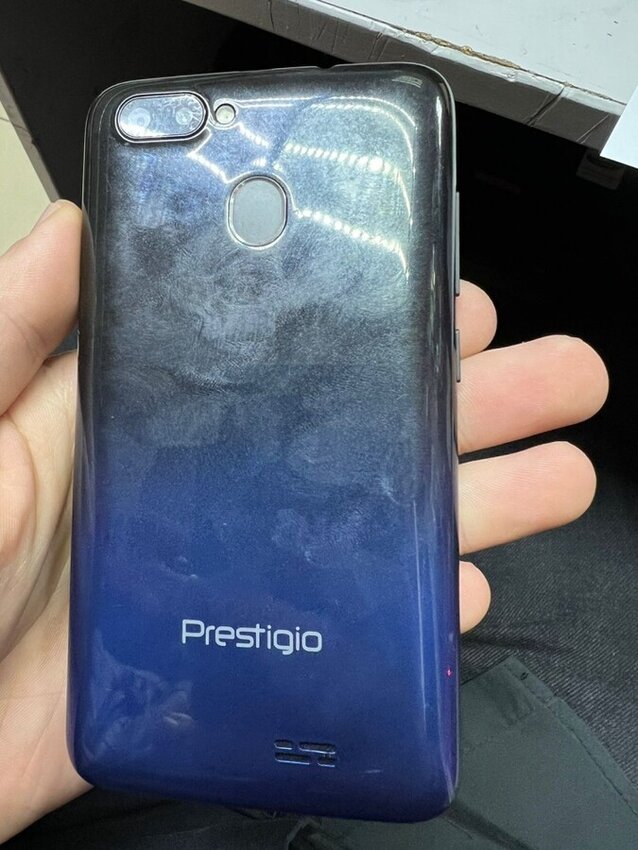 Мобильный телефон Prestigio